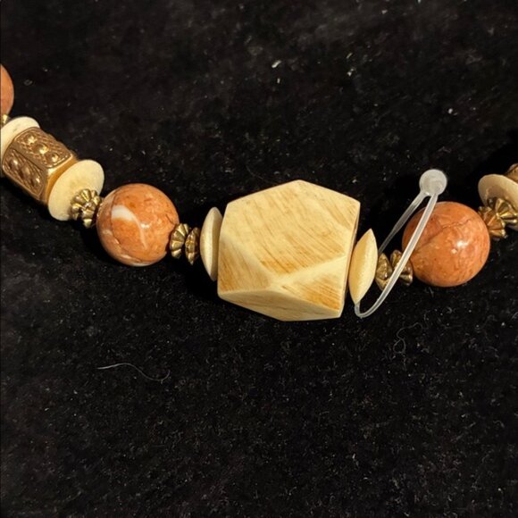 Cream and Gold Beaded Necklace Genuine stone - Picture 3 of 5